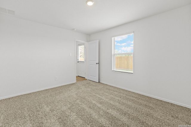 16075 Mahogany Way, Elmendorf, TX 78112