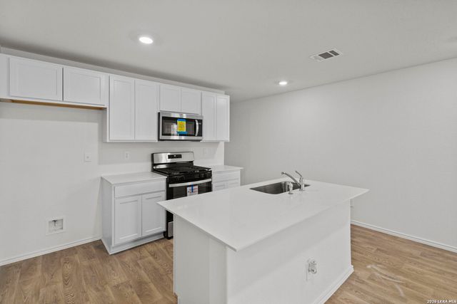 16075 Mahogany Way, Elmendorf, TX 78112