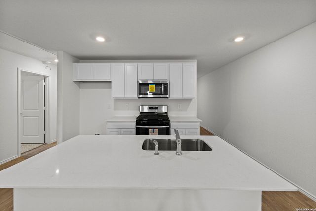 16075 Mahogany Way, Elmendorf, TX 78112