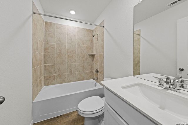 16075 Mahogany Way, Elmendorf, TX 78112
