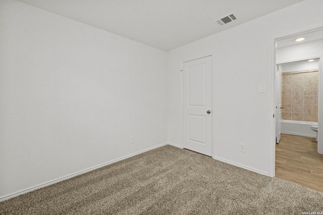 16075 Mahogany Way, Elmendorf, TX 78112