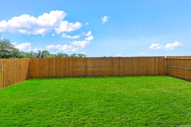 16075 Mahogany Way, Elmendorf, TX 78112