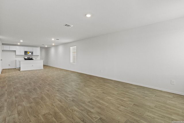 16075 Mahogany Way, Elmendorf, TX 78112