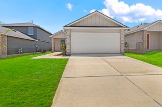 16075 Mahogany Way, Elmendorf, TX 78112