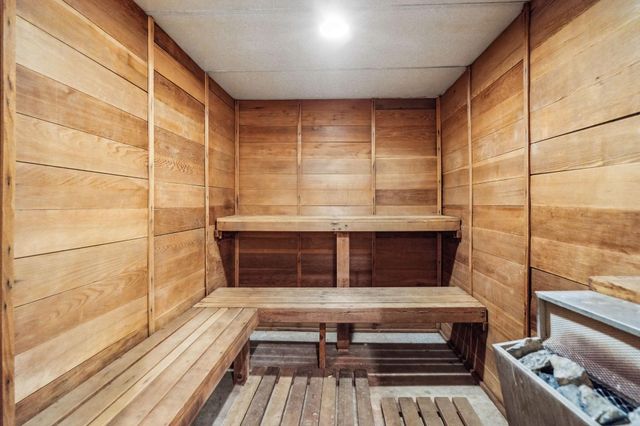 4100 Parklawn Avenue 201, Edina, MN 55435