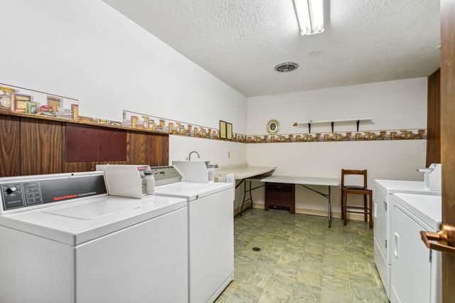 4100 Parklawn Avenue 201, Edina, MN 55435