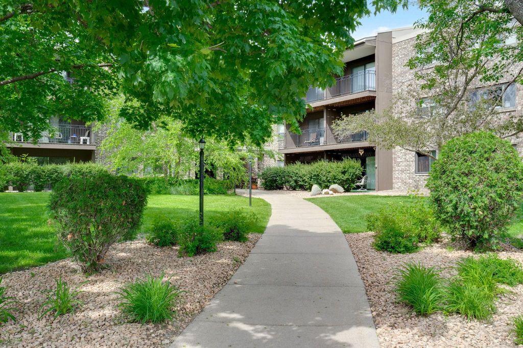 4100 Parklawn Avenue 201, Edina, MN 55435 — photo 2