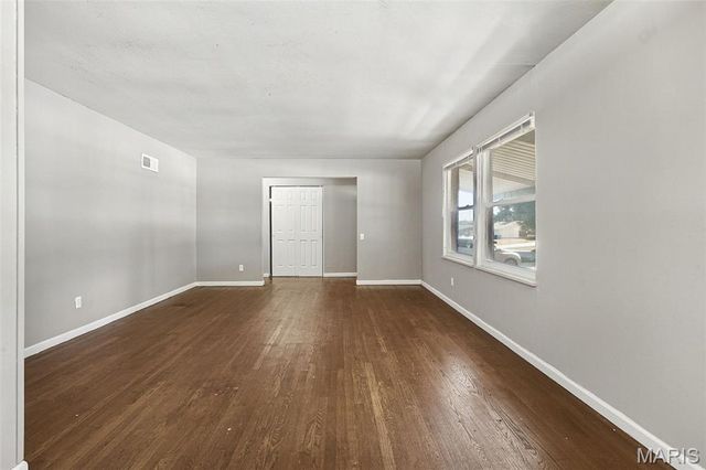11038 Saginaw Drive, St Louis, MO 63136