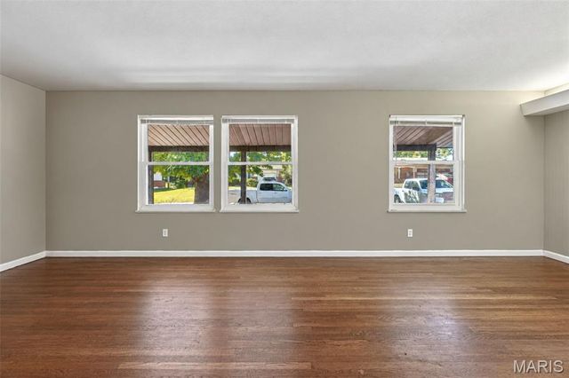 11038 Saginaw Drive, St Louis, MO 63136