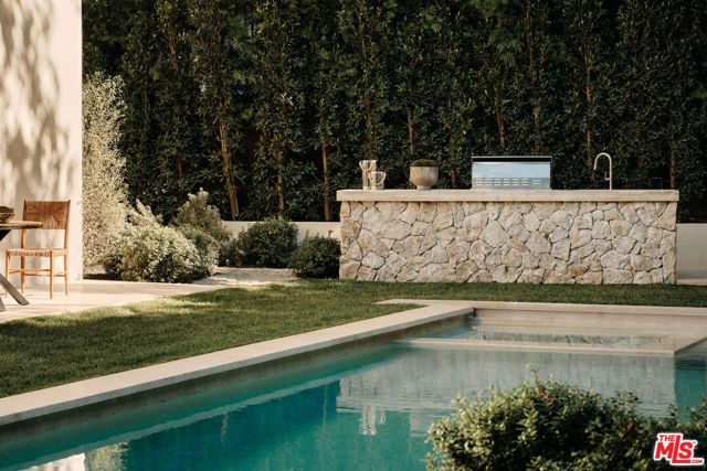 12114 Inavale Place, Los Angeles, CA 90049