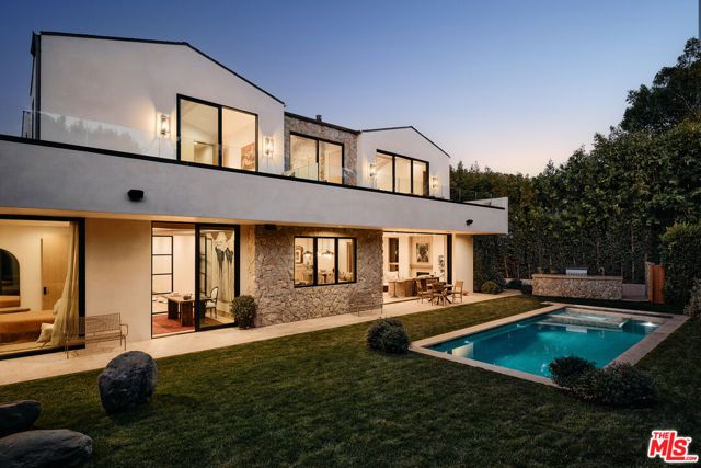 12114 Inavale Place, Los Angeles, CA 90049