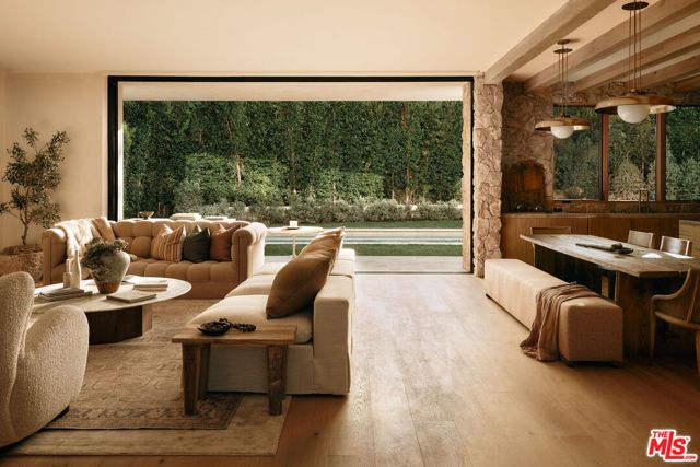 12114 Inavale Place, Los Angeles, CA 90049