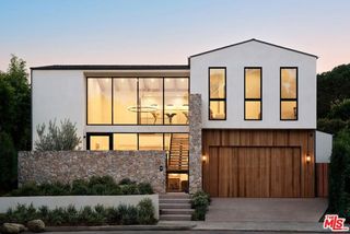 12114 Inavale Place, Los Angeles, CA 90049