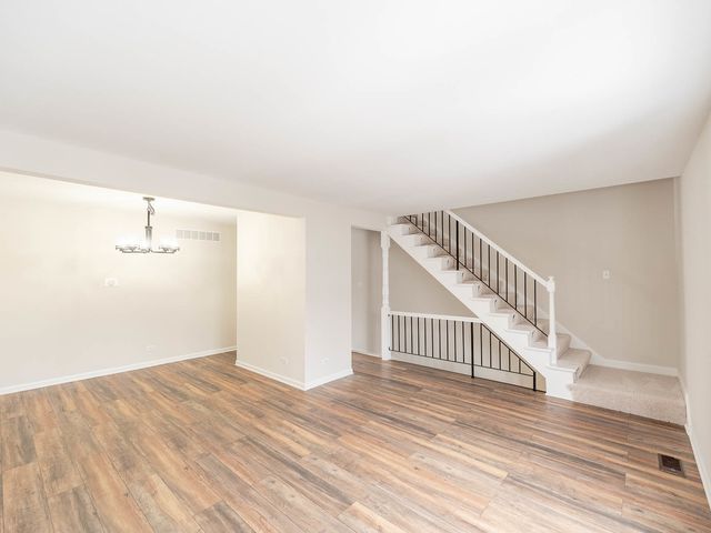 1933 Williamsburg Drive, Hoffman Estates, IL 60169