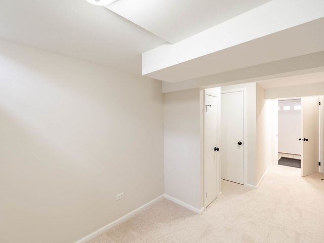 1933 Williamsburg Drive, Hoffman Estates, IL 60169