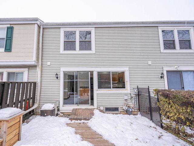 1933 Williamsburg Drive, Hoffman Estates, IL 60169