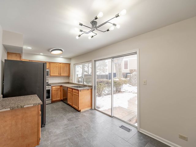 1933 Williamsburg Drive, Hoffman Estates, IL 60169