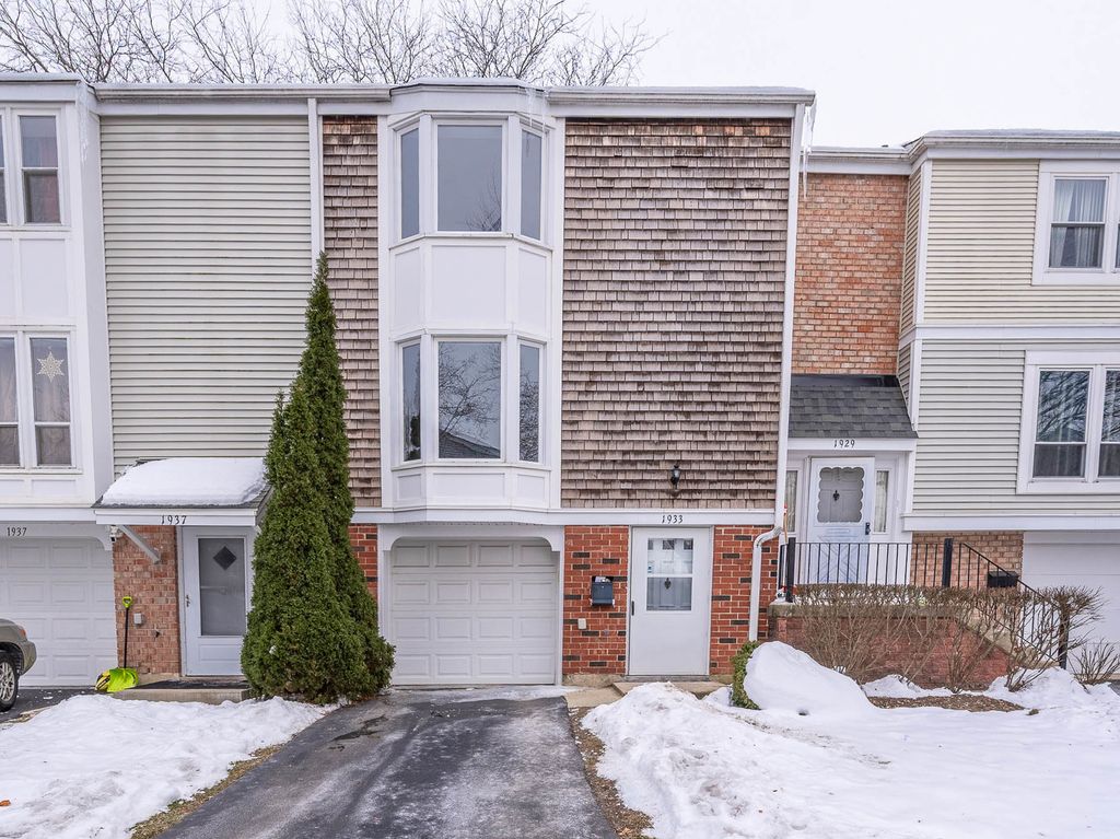 1933 Williamsburg Drive, Hoffman Estates, IL 60169