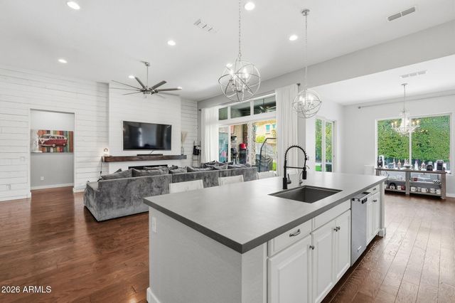 9358 W FOOTHILL Drive, Peoria, AZ 85383