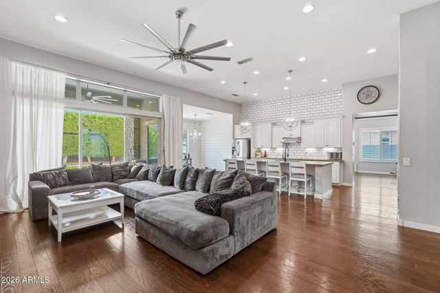 9358 W FOOTHILL Drive, Peoria, AZ 85383