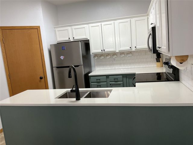 2808 Irving Avenue, Iowa City, IA 52246