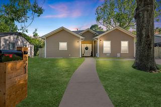 321 Briarwood Drive, Baytown, TX 77520