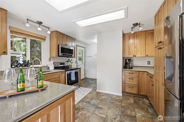70 Salal Way, Sequim, WA 98382