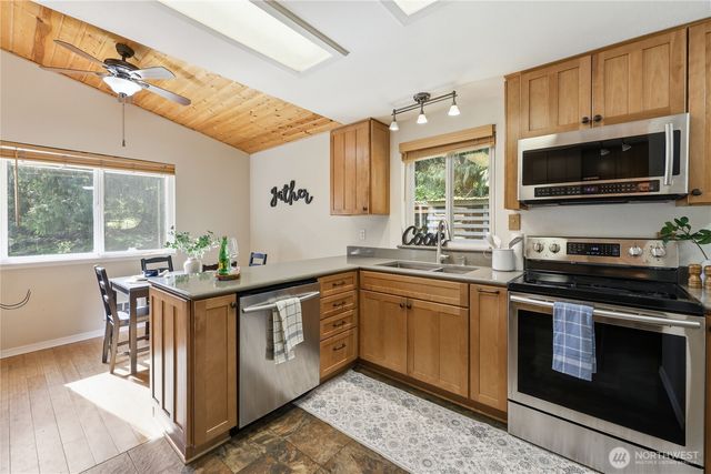 70 Salal Way, Sequim, WA 98382