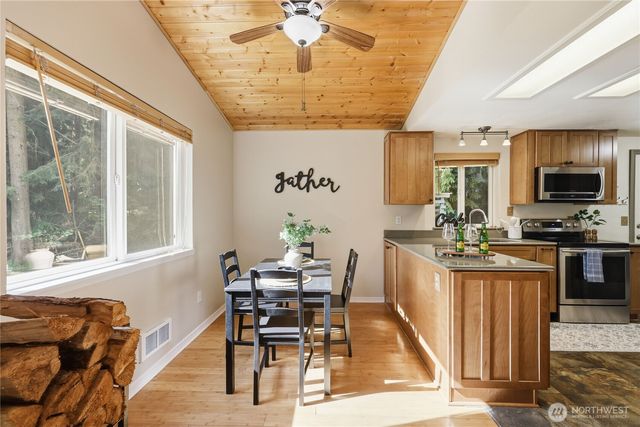 70 Salal Way, Sequim, WA 98382