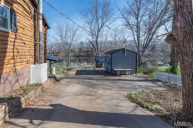 14729 Southlake Drive, De Soto, MO 63020