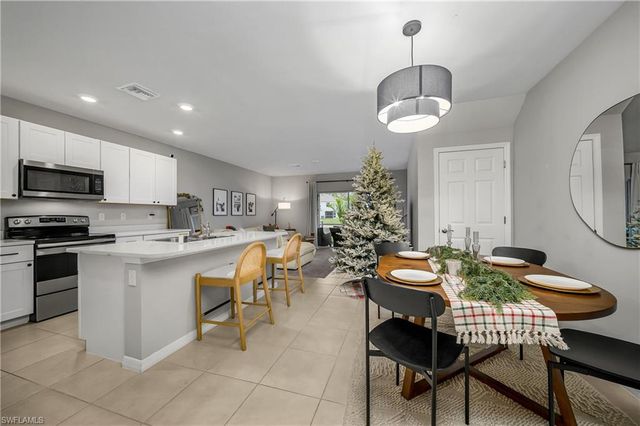 15436 Wildflower CIR, Naples, FL 34119