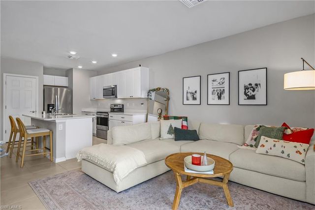 15436 Wildflower CIR, Naples, FL 34119