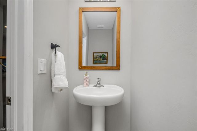 15436 Wildflower CIR, Naples, FL 34119