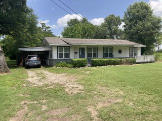 1305 E Goliad Avenue, Crockett, TX 75835
