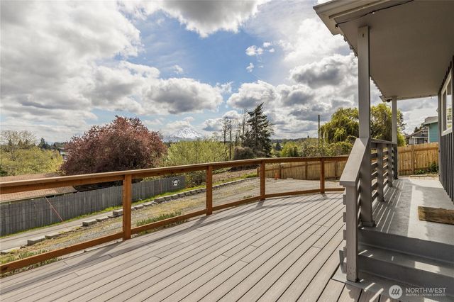 1324 E Fairbanks Street, Tacoma, WA 98404