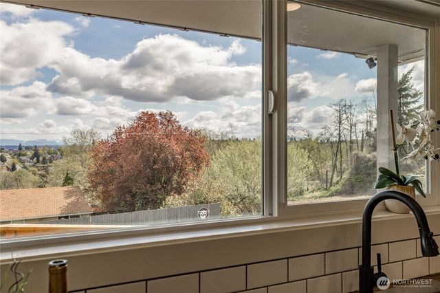 1324 E Fairbanks Street, Tacoma, WA 98404