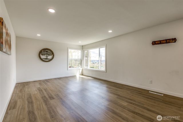 1324 E Fairbanks Street, Tacoma, WA 98404