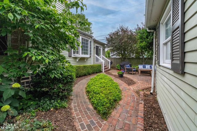 357 ROOSEVELT Pl. Place, Grosse Pointe, MI 48236