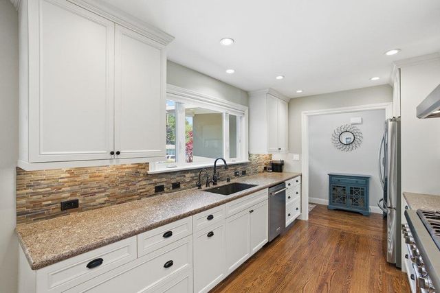 875 Buckland Avenue, San Carlos, CA 94070