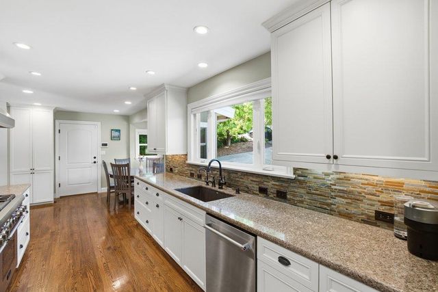 875 Buckland Avenue, San Carlos, CA 94070