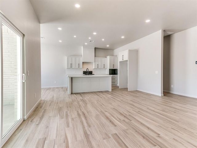 25198 Scarlett Street, Cashion, OK 73016