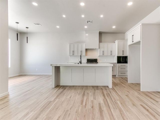 25198 Scarlett Street, Cashion, OK 73016