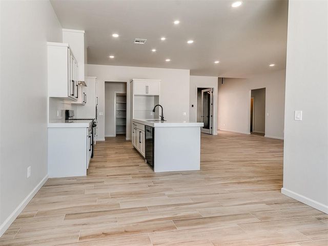 25198 Scarlett Street, Cashion, OK 73016