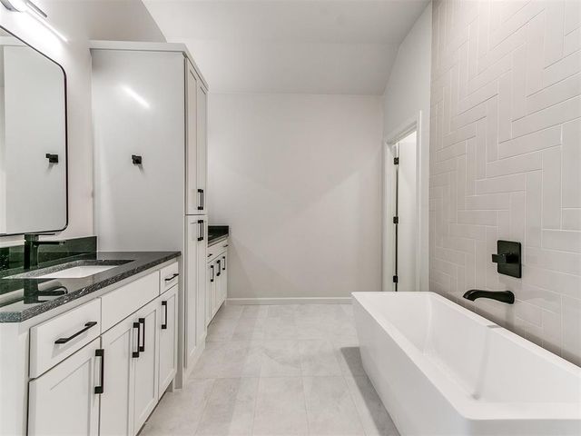 25198 Scarlett Street, Cashion, OK 73016