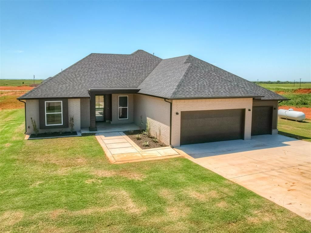25198 Scarlett Street, Cashion, OK 73016