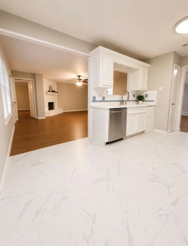 2042 Bridge Cross Lane, Houston, TX 77067