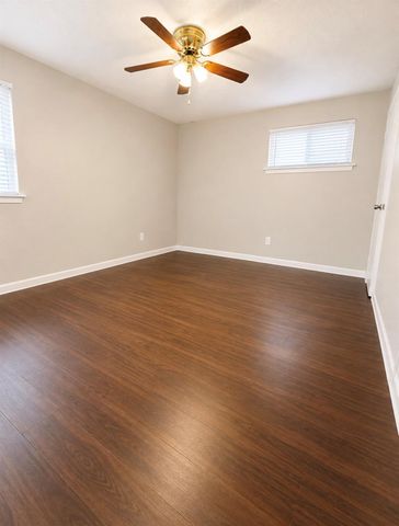 2042 Bridge Cross Lane, Houston, TX 77067