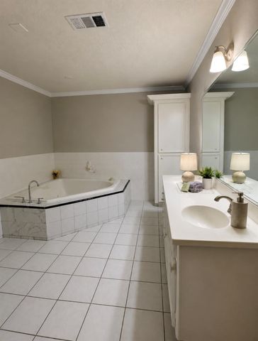 2042 Bridge Cross Lane, Houston, TX 77067