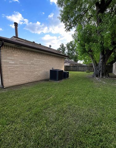 2042 Bridge Cross Lane, Houston, TX 77067