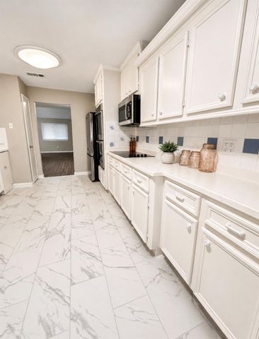 2042 Bridge Cross Lane, Houston, TX 77067